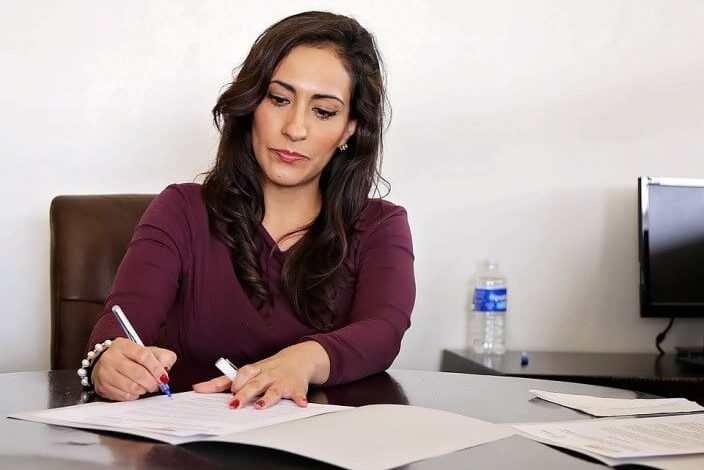 QUAIS AS OBRIGAÇÕES DE UM RECEPCIONISTA E DICAS