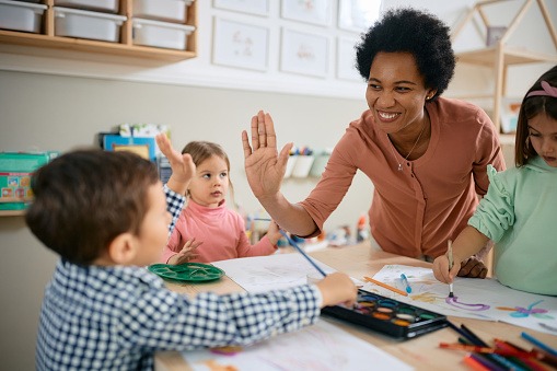 função de um cuidador escolar