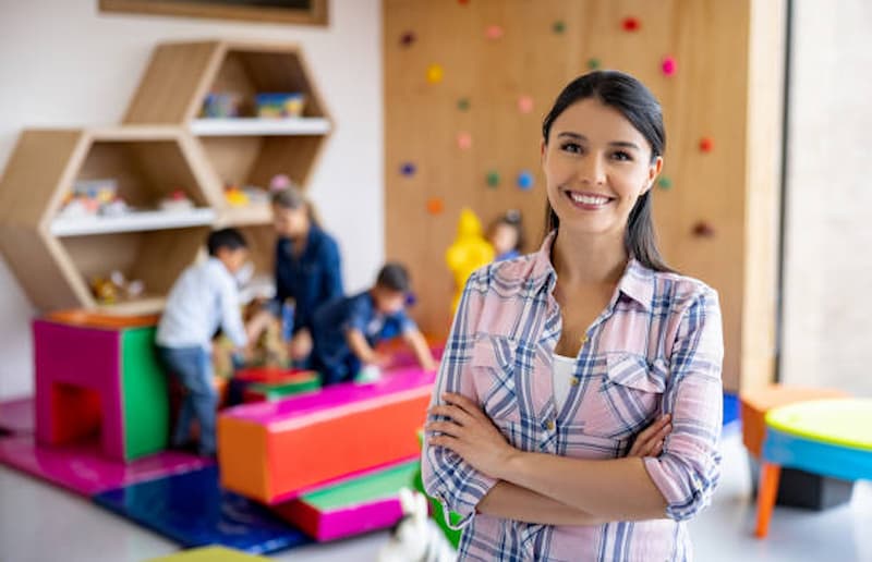 que é preciso para ser um auxiliar de creche