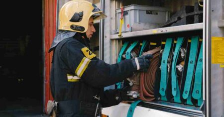 Curso de Bombeiro Civil: como funciona a formação e onde atuar profissionalmente