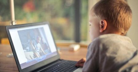 Segurança Digital Infantil: Protegendo Crianças no Uso de Celulares e Redes Sociais